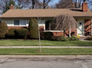 31484 Lyons Cir E, Warren, MI