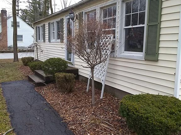 4th image of 27 Sherwood Ln