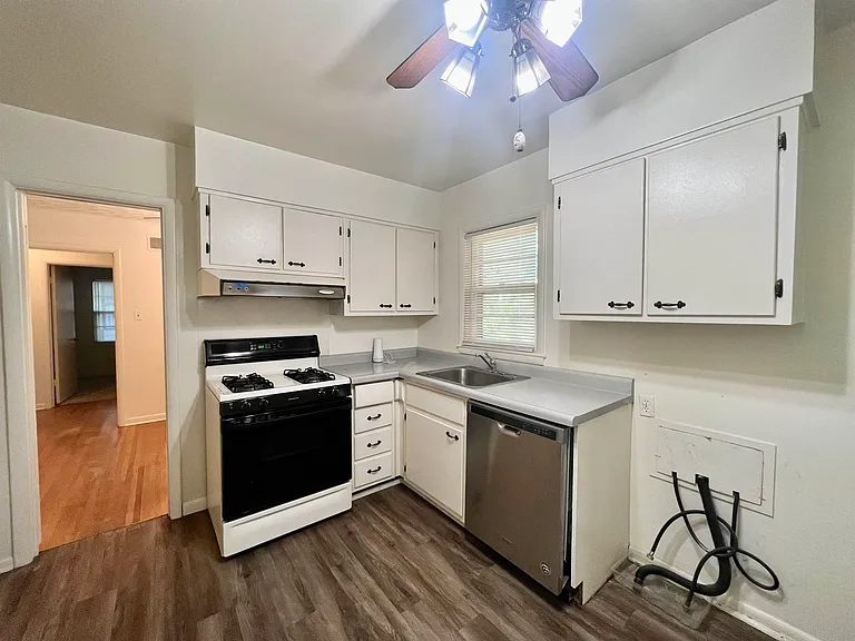 1384 Woodston Rd — Photo 11