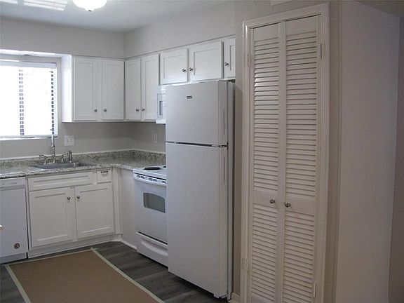 3rd image of 12100 Melville Dr APT 608