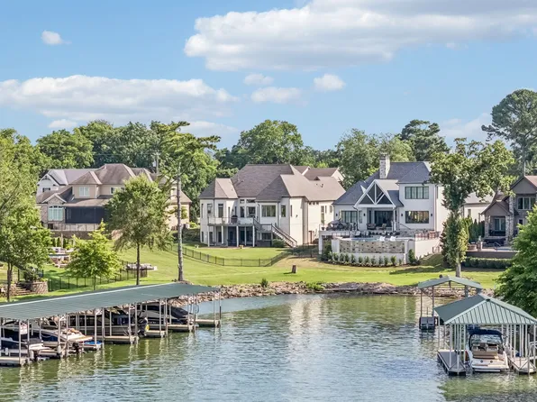 3033 Lakeshore Dr, Old Hickory, TN 37138