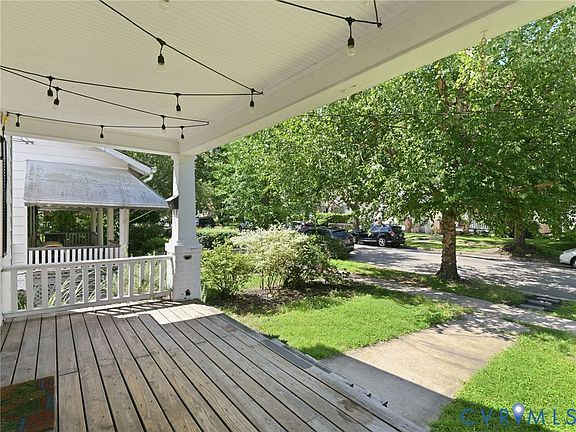 3rd image of 121 W 30th St