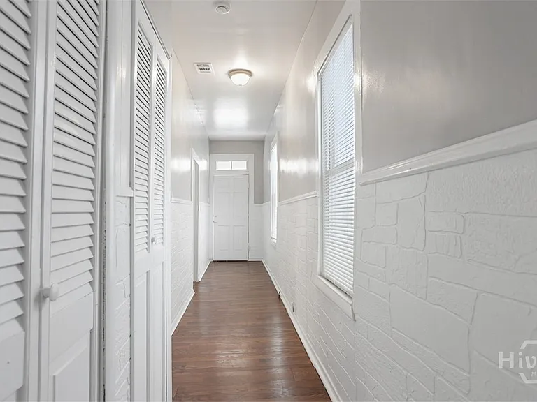 1023 W 37th St — Photo 27