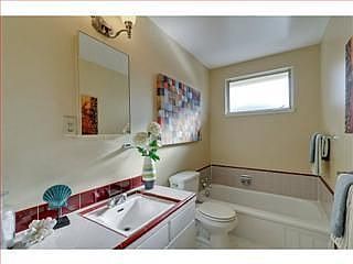 5th image of 722 Nutmeg Ave