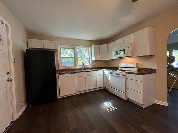 New Kitchen with Dishwasher. (Hardware will be added)