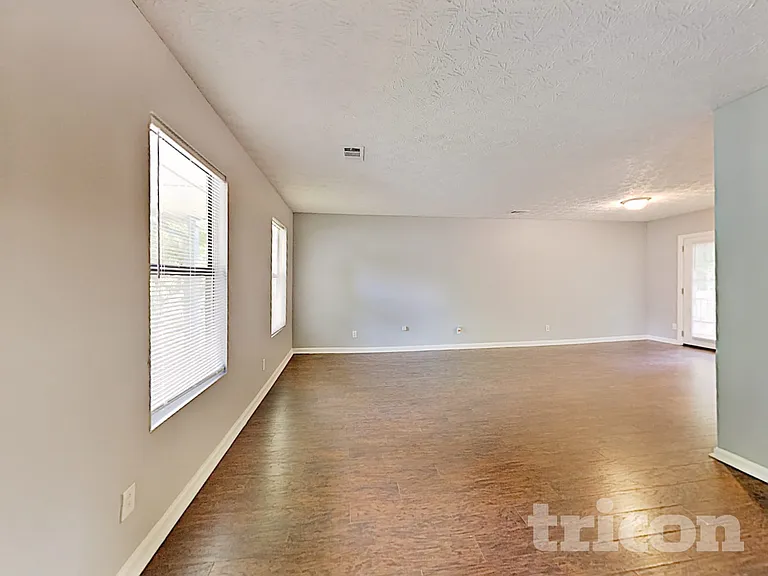 3341 Goldenchain Dr — Photo 31
