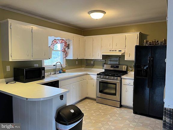 3rd image of 22720 Pine Dr N
