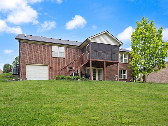 5th image of 143 Castlewood Dr