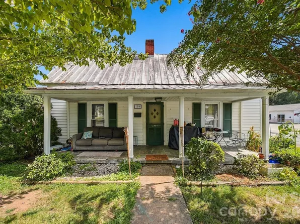 109 Herron St, Morganton, NC 28655