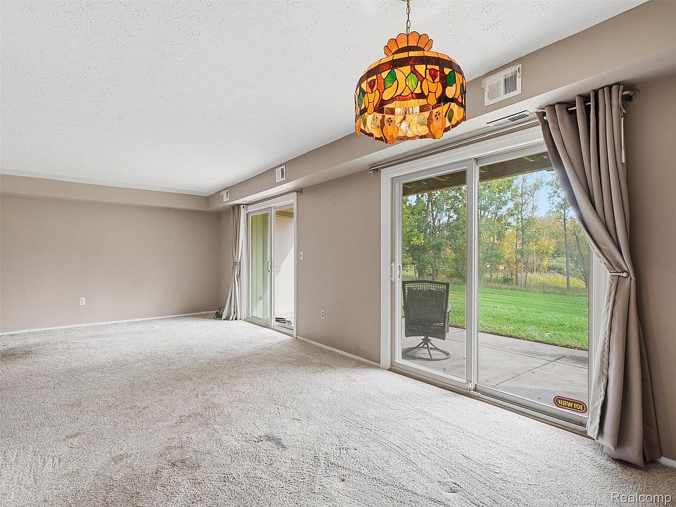 1677 Riverside Dr Apt 13, photo 5