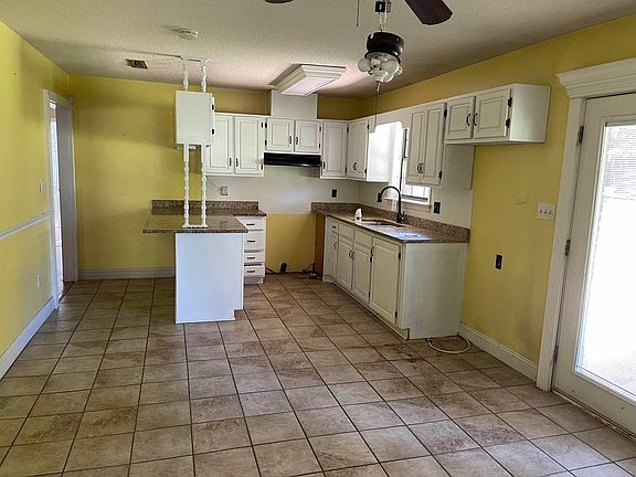 4th image of 204 Astor Dr