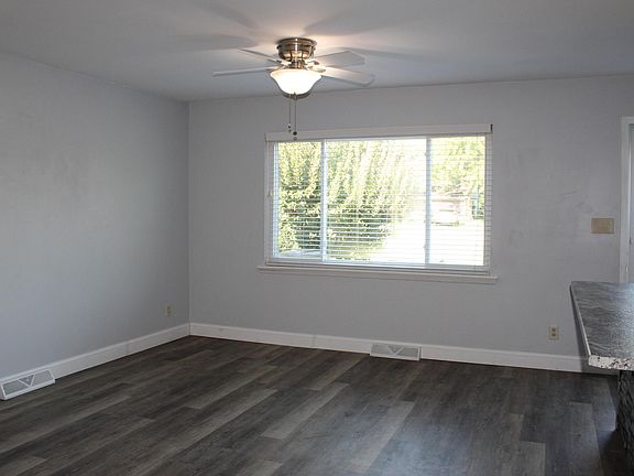 3rd image of 13911 Watkins Rd