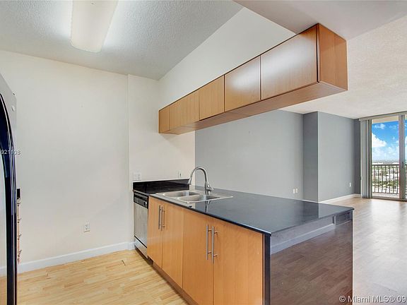 4th image of 1750 N Bayshore Dr APT 3111