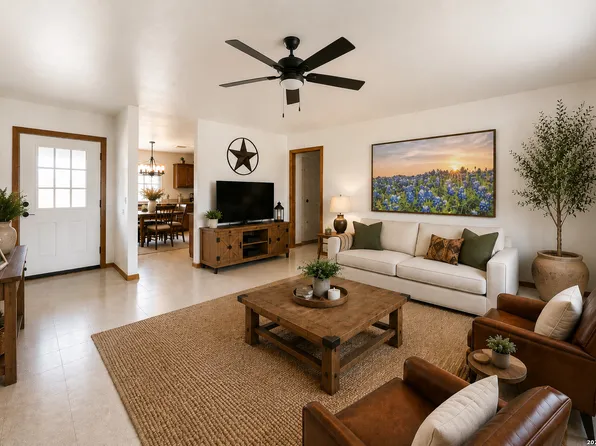 909 Houston, Castroville, TX 78009