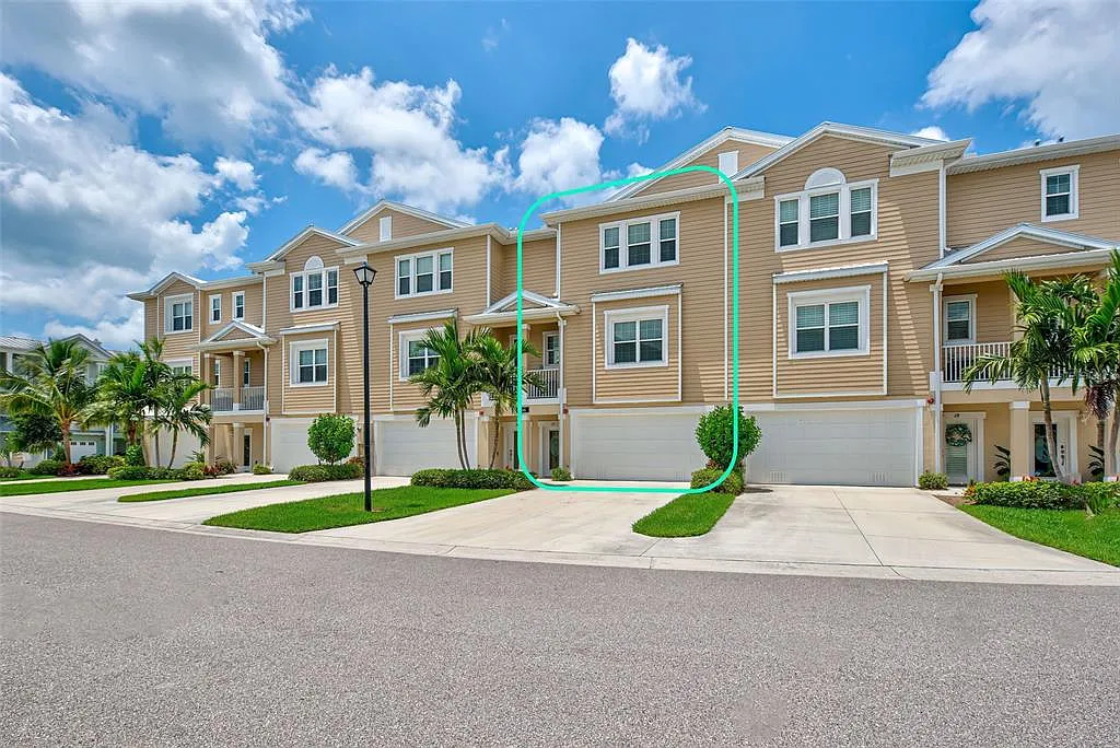 3 bed, 3.0 bath, 2416 sqft, $6,900 — Photo 2