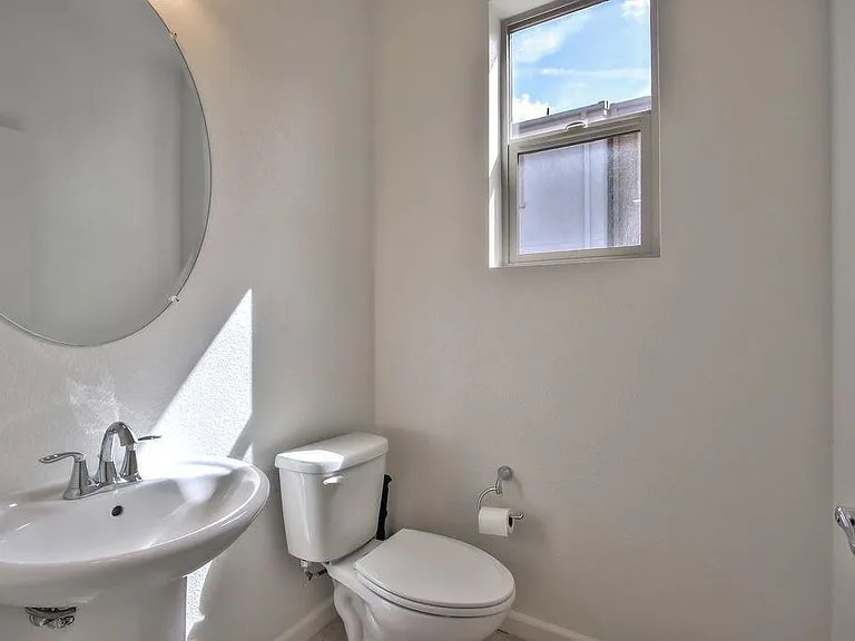 2703 Ferrara Cir — Photo 10