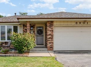 8901 Leslie Dr, Orland Hills, IL 60487