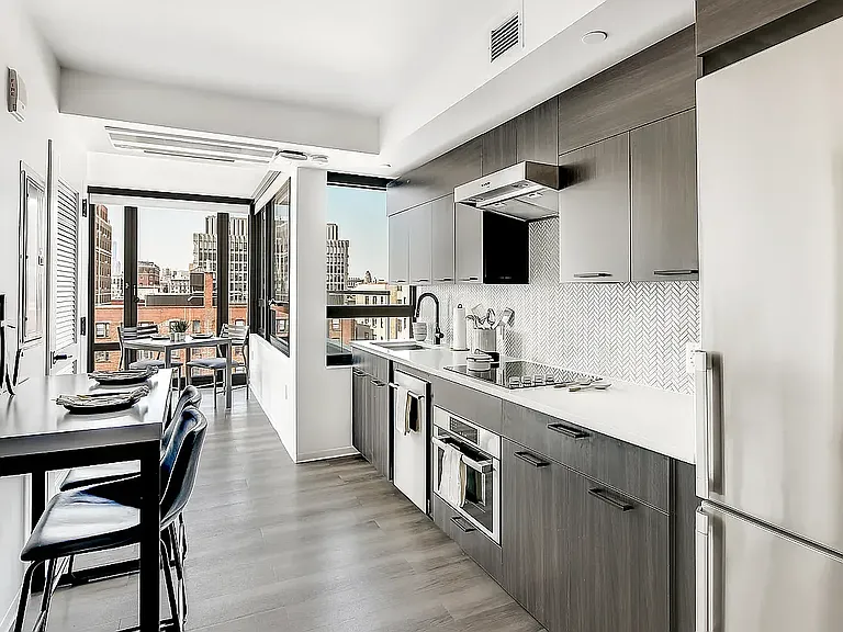 415 W 120th St #PENTHOUSE — Photo 6