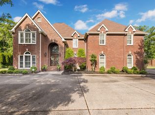 216 Woodlake Dr, Gallatin, TN 37066