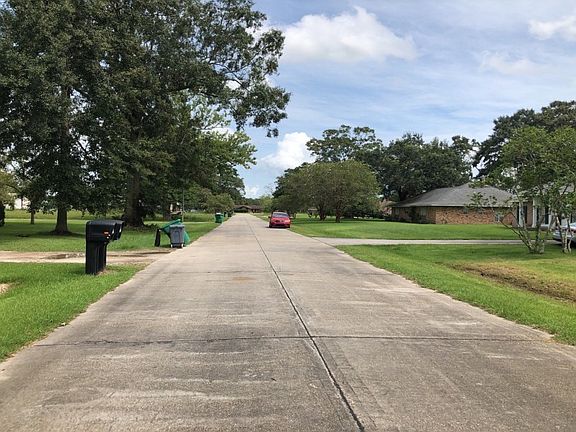 5th image of 111 Holly Dr