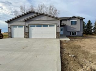 336 7th Ave SW, Surrey, ND 58785