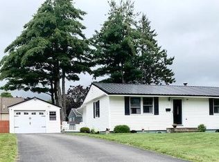 17 Maid Marion Ln, Brewer, ME 04412