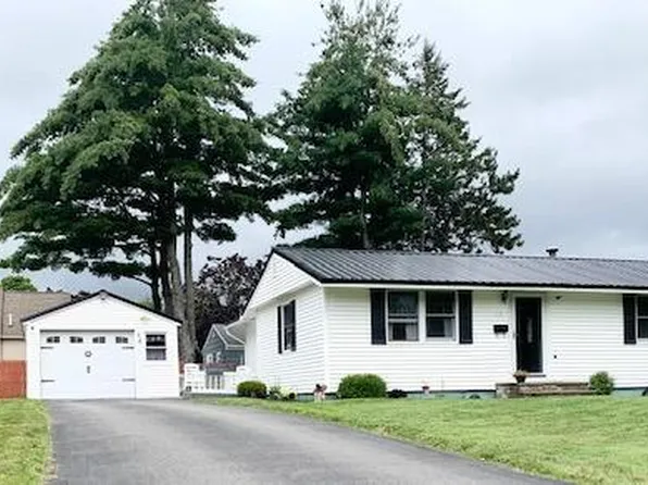 17 Maid Marion Lane, Brewer, ME 04412