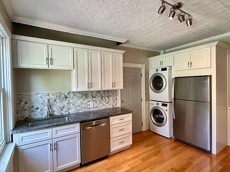 12 E George St #1 — Photo 9