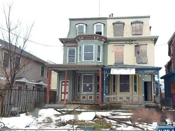 126 State St, Camden, NJ 08102