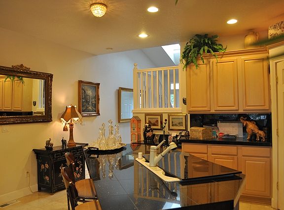 4th image of 10806 SE 18th Cir #2