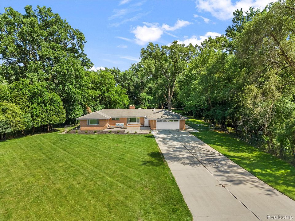 1st image of 25555 Forestview Dr