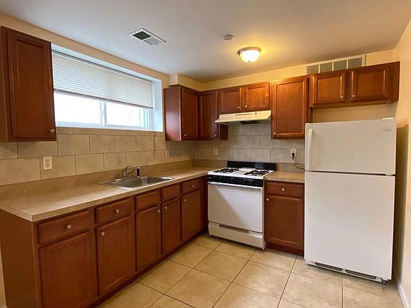 4th image of 63 Saint Johns Ave Floor 1