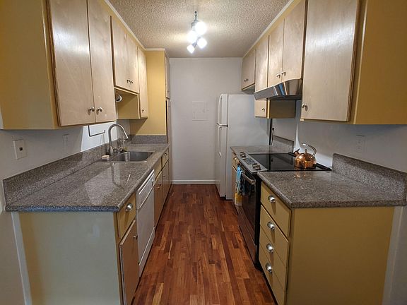 5th image of 761 N Fair Oaks Ave APT 3