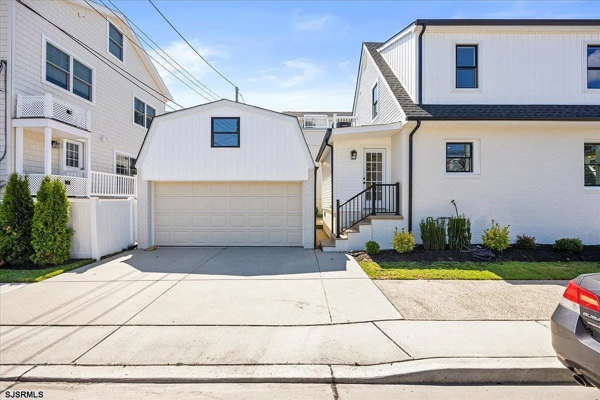 4 bed, 2.5 bath, $35,000 — Photo 2