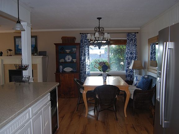 Breakfast nook off kitchen