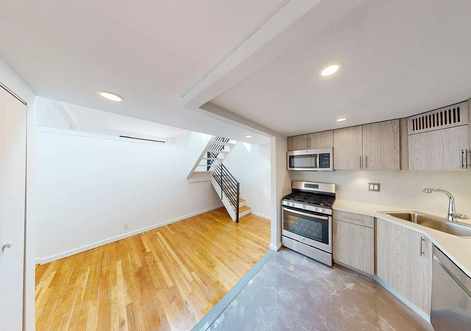 10 Jones Street — Photo 4