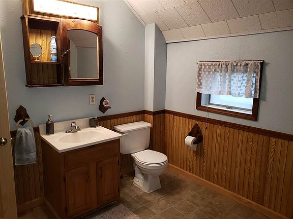 5th image of 105 Johnstown St