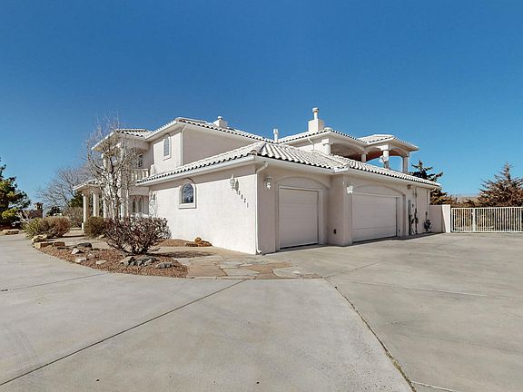 5th image of 8821 San Diego Ave NE