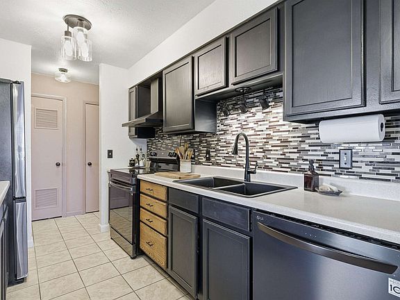 5th image of 408 Bristol Ct