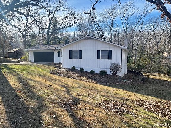 2nd image of 812 Cedar Hill Ct