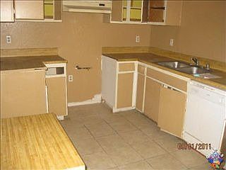 4th image of 15814 Newmont Ave