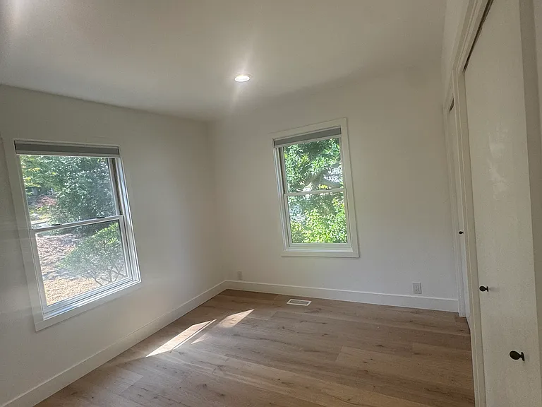 upstairs good size (pic makes it look smaller than it is) bedroom 2 with double closets
