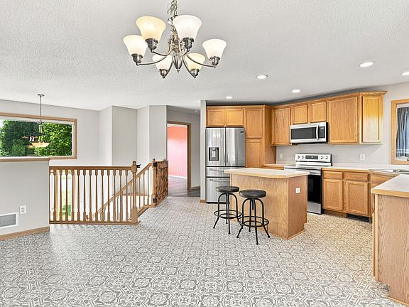 5th image of 805 Daniel Dr