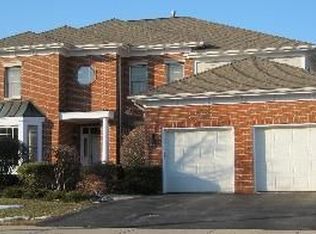 3422 Glenlake Dr, Glenview, IL 60026