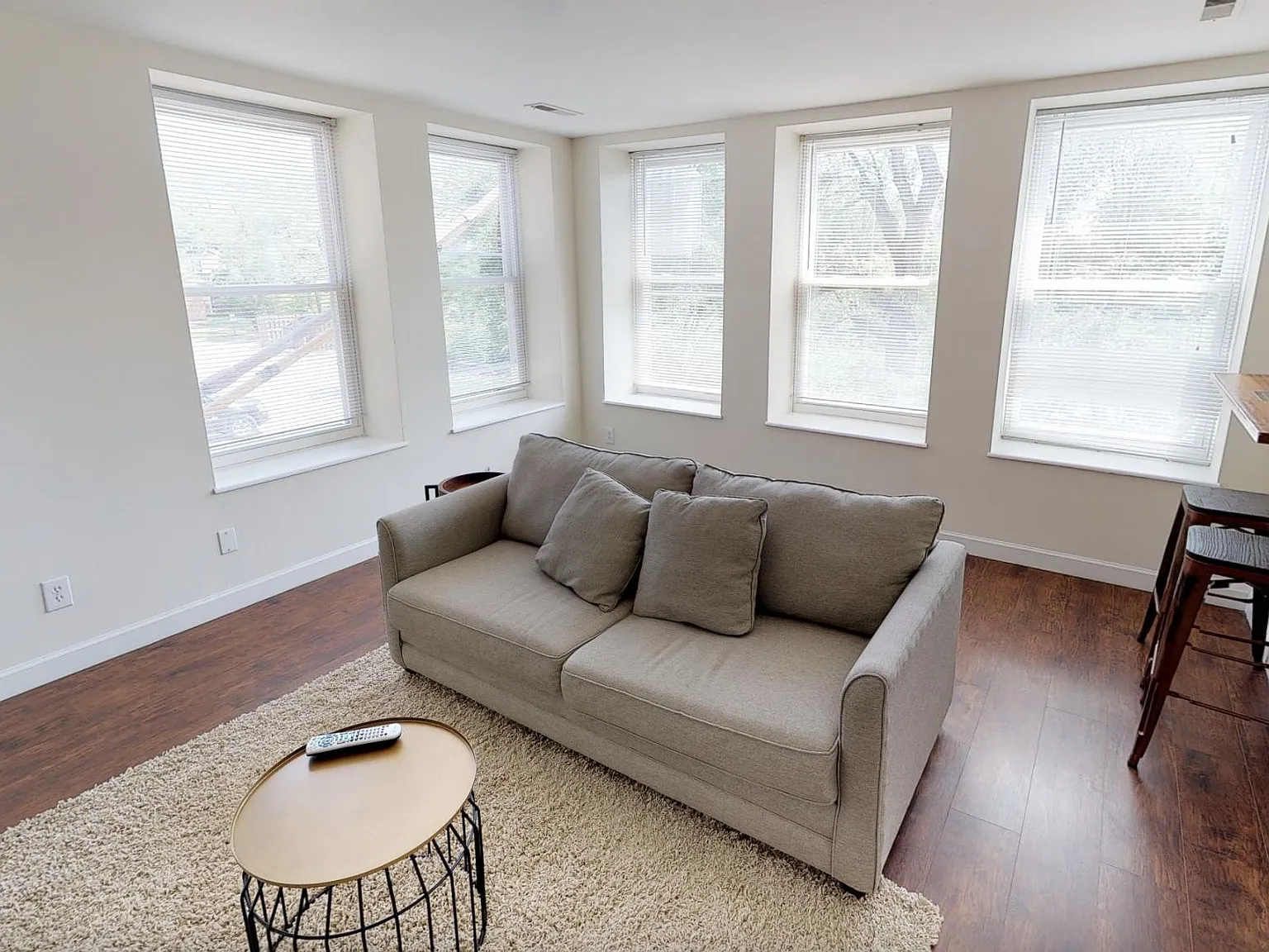 2 bed, 1000 sqft, $1,241 — Photo 3