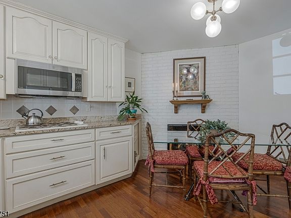 4th image of 7 Evans Farm Rd