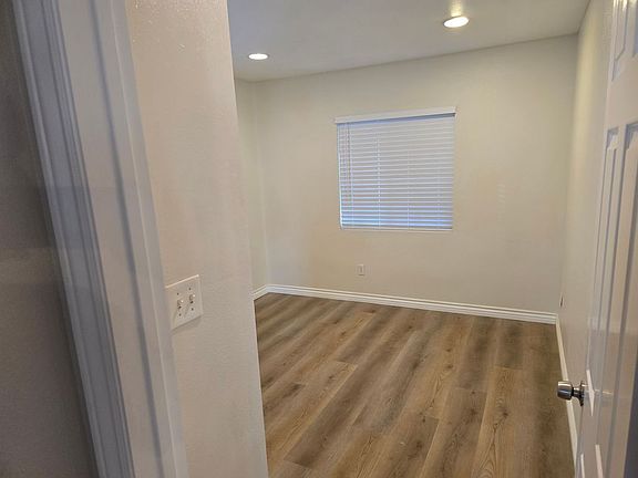 3rd image of 3223 187th St
