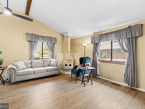 4th image of 13 Sloop Ln