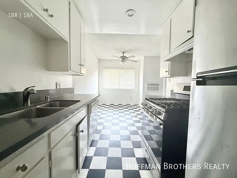Building Photo - 1237 Amherst Ave #1
