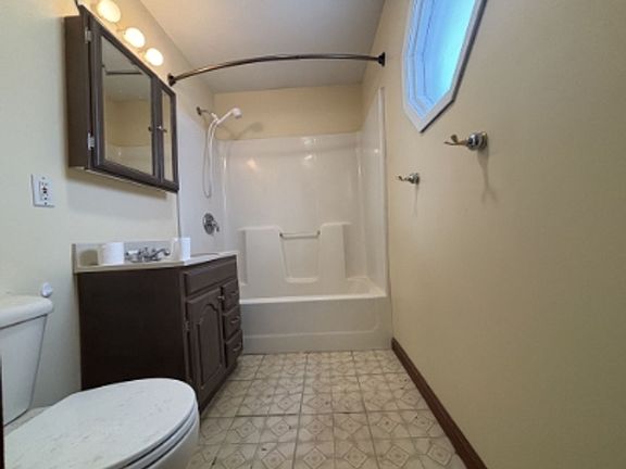 5th image of 561 Farnsworth Ave